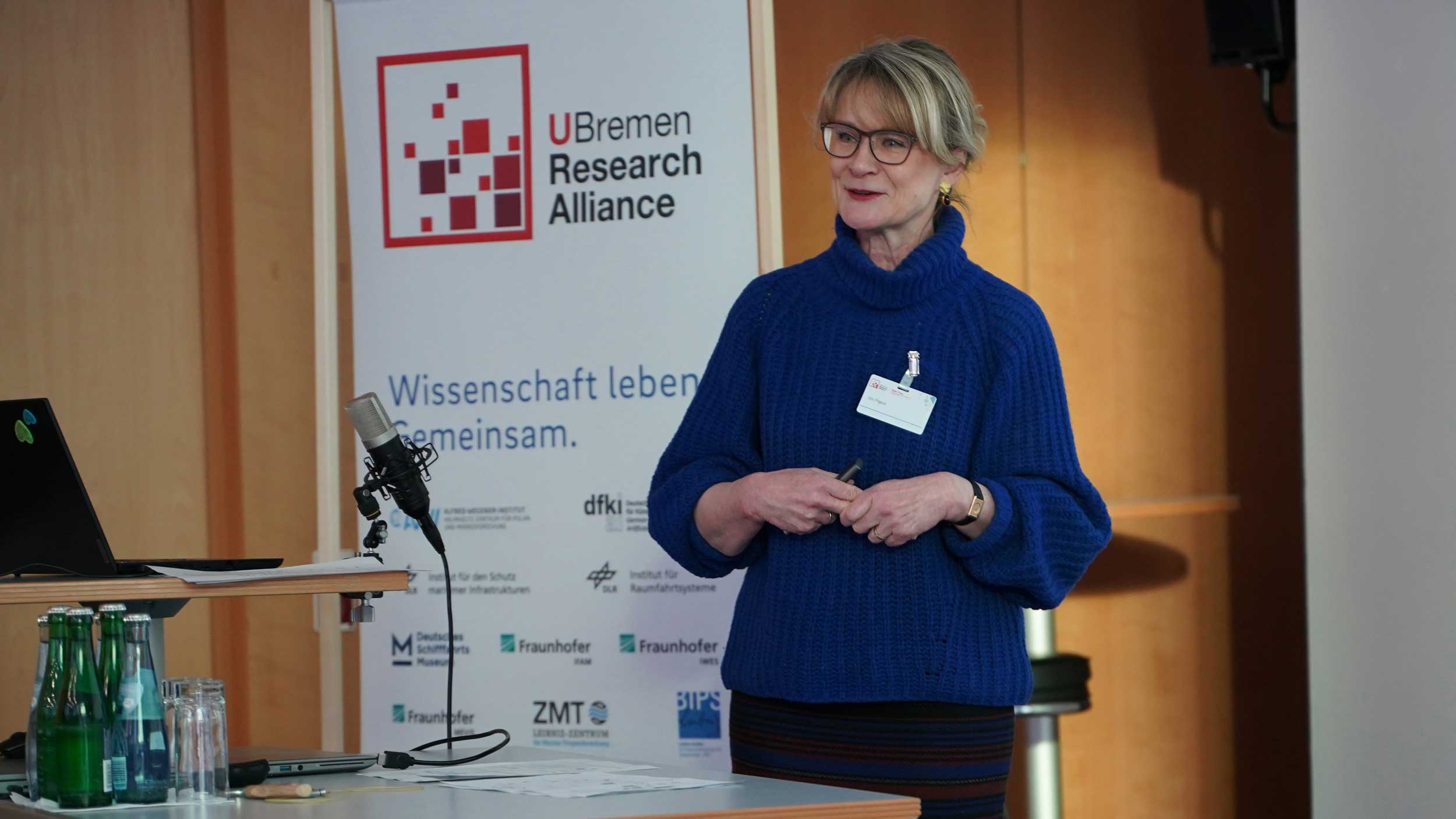 Freut sich über den Start der nächsten Data Train Runde: Iris Pigeot als Rednerin bei der Kick-off-Veranstaltung 2024.(c) Alberts/NFDI4Health