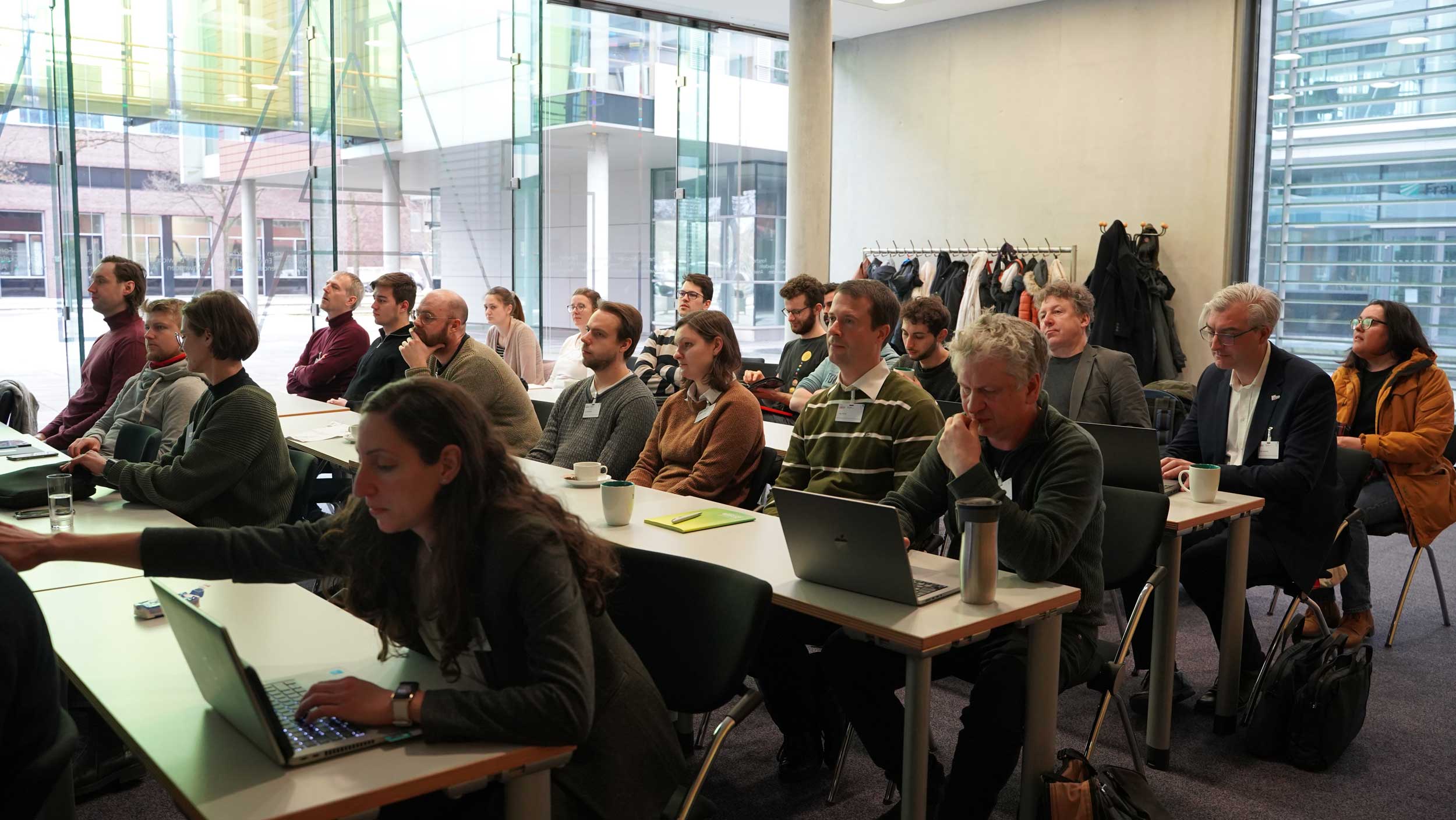 Freut sich über den Start der nächsten Data Train Runde: Iris Pigeot als Rednerin bei der Kick-off-Veranstaltung 2024.(c) Alberts/NFDI4Health